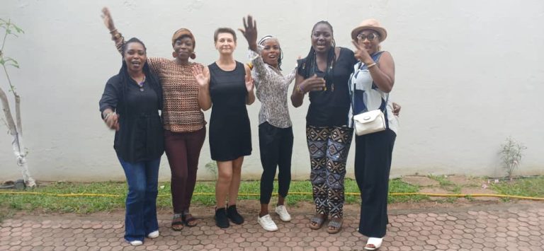 Expo Amazones : Neuf guerrières dégainent les pinceaux